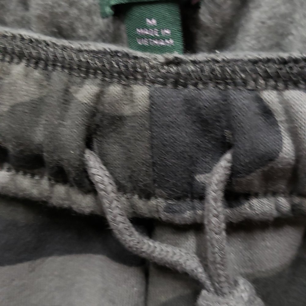 Wild Fable - Women's High-Rise Fleece Sweatpants - Size Medium Color Green Camo - Picture 8 of 8